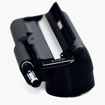 Black stylish rolling paper kit